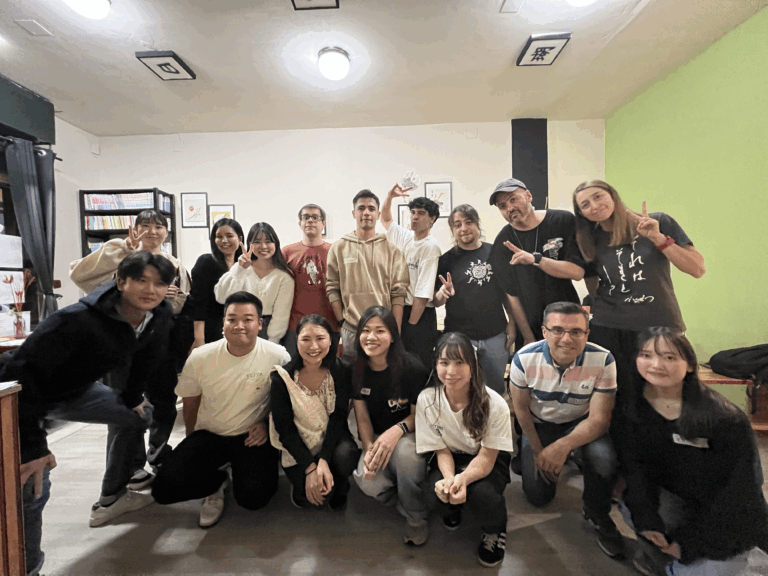 インテルカンビオ終了後に撮影された、スペイン語話者と日本語話者の記念ショット