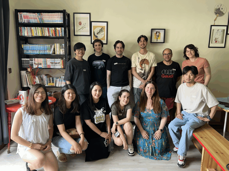 スペイン留学中の日本語・スペイン語学習者が、マドリードの生活サポート拠点『魁』で行われた言語交換会に参加した際の集合写真